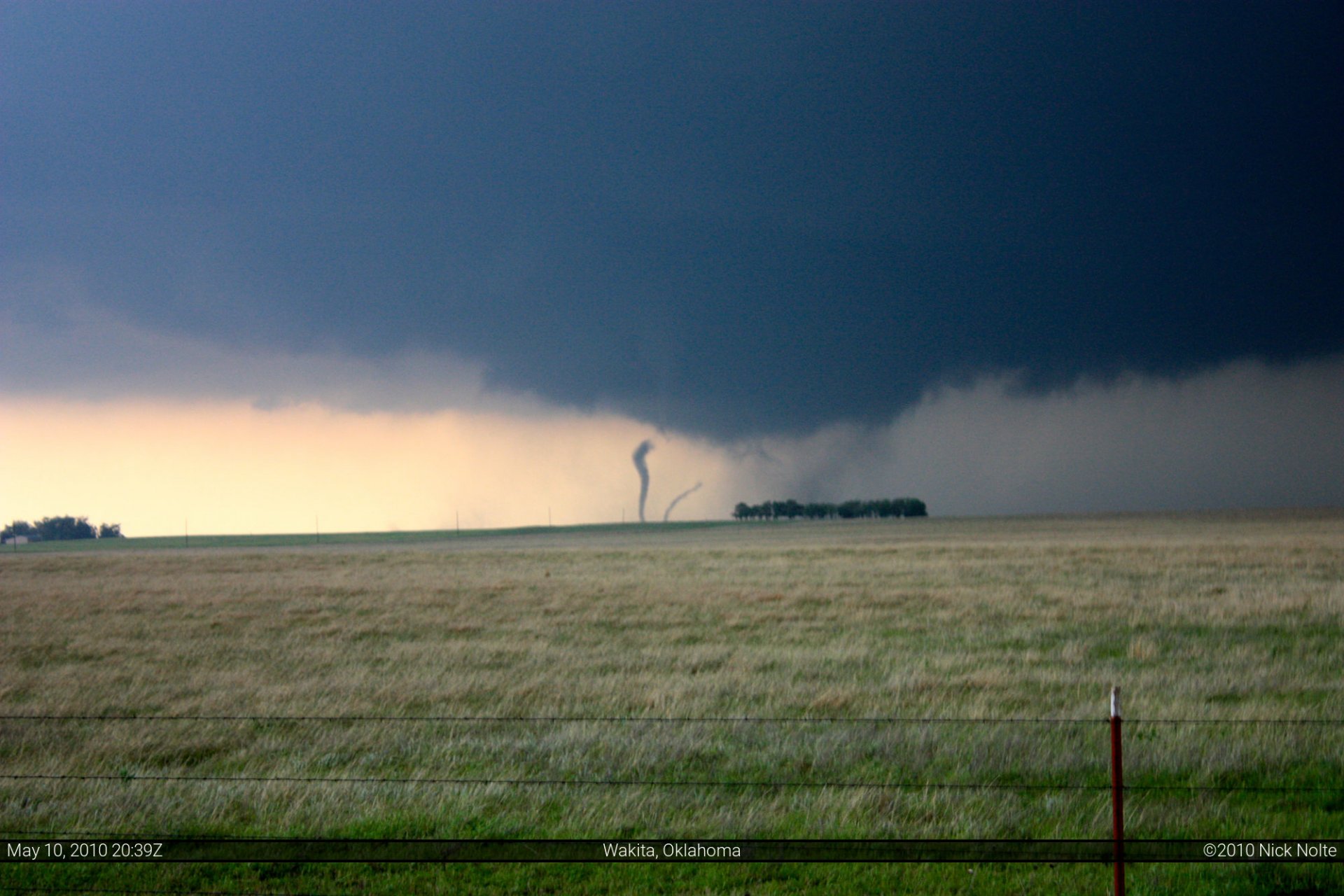 May 10, 2010 – Multi-vortex tornado near Wakita, OK – NNWX.US